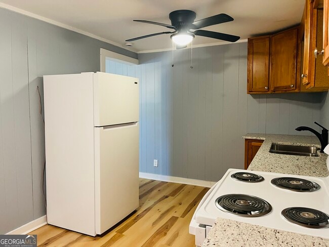 Building Photo - 103 Addie St