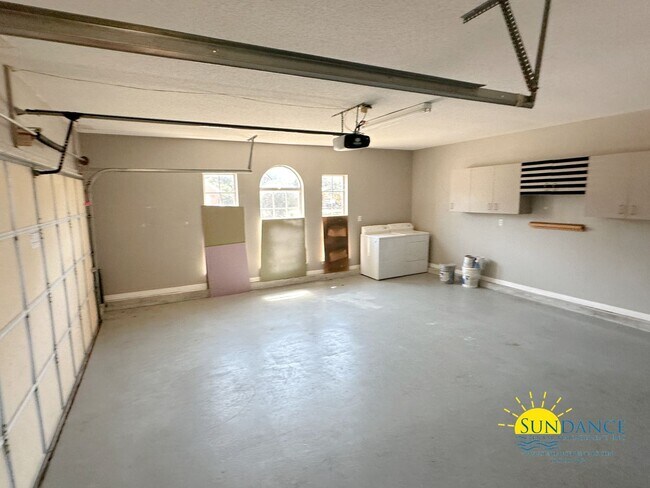 Building Photo - Stunning 3 Bedroom Home in Navarre