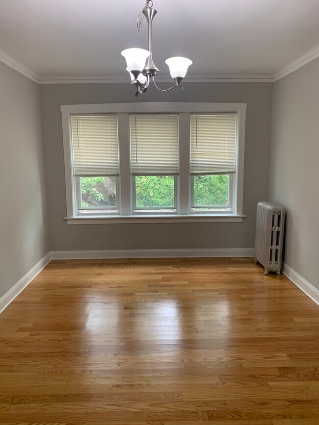 Building Photo - 4460 N Avers Ave