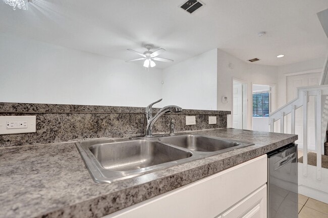 Building Photo - 2021 Island Dr