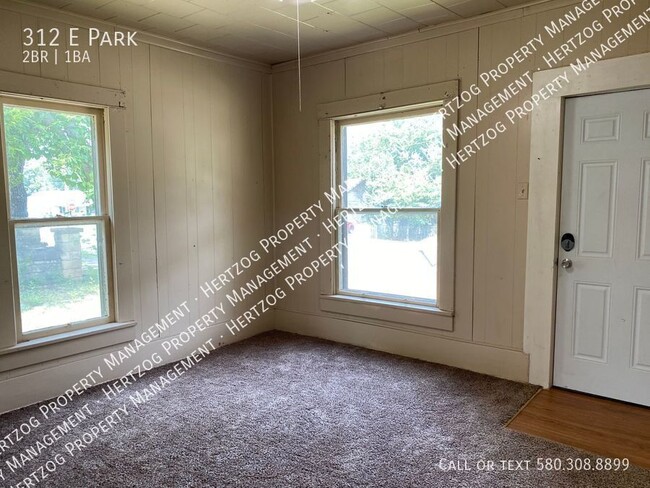 Building Photo - Adorable 2-Bedroom Home for Rent - Just $695!