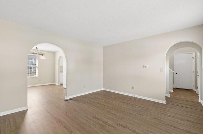 Building Photo - 4611 Thornoak Dr
