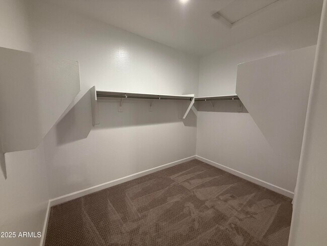 Building Photo - 2342 W Sheridan Ave