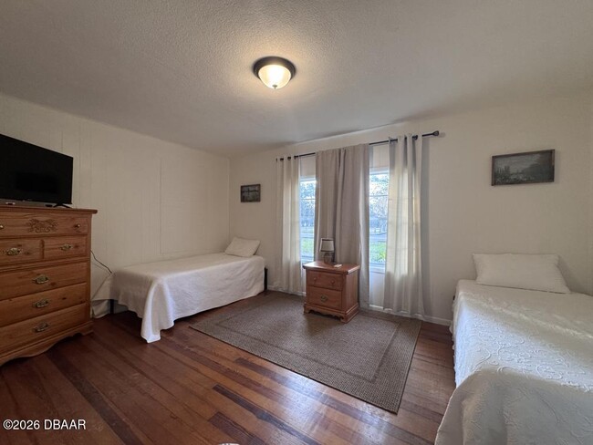 Building Photo - 607 Herbert St