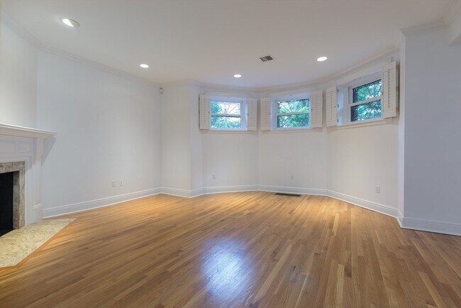 Building Photo - 90 Marlborough St