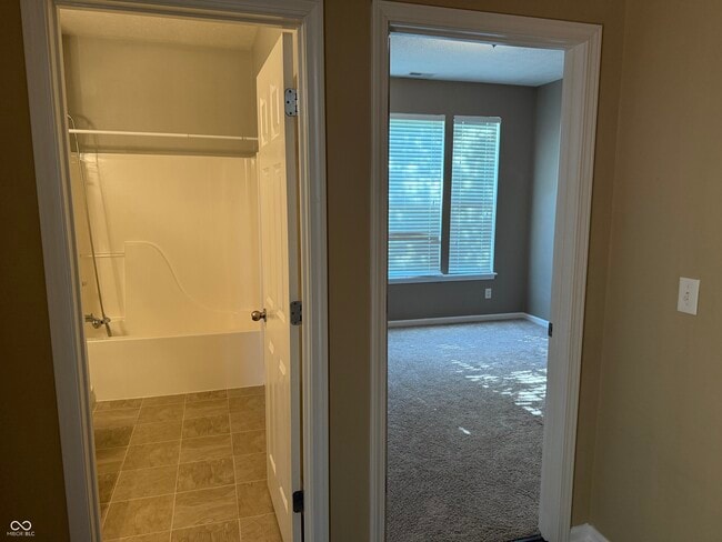 Building Photo - 1055 Woodfield Ct