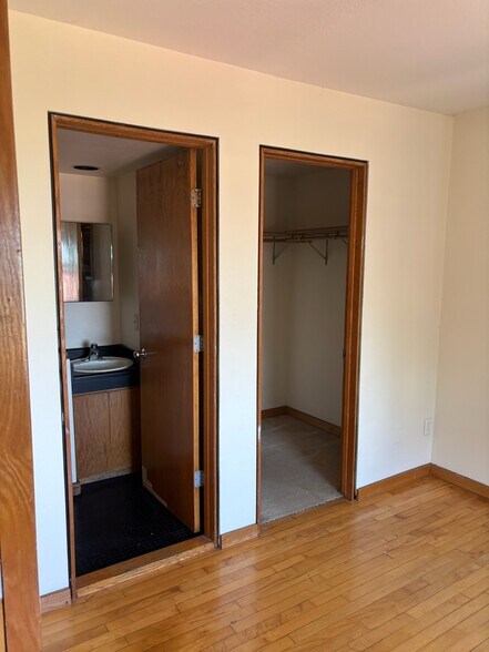 Building Photo - 612 Howard Plz