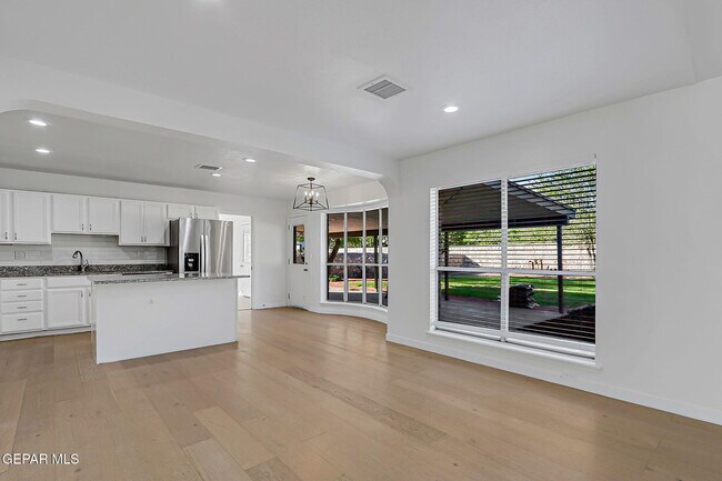 Building Photo - 4828 Ballerina Dr