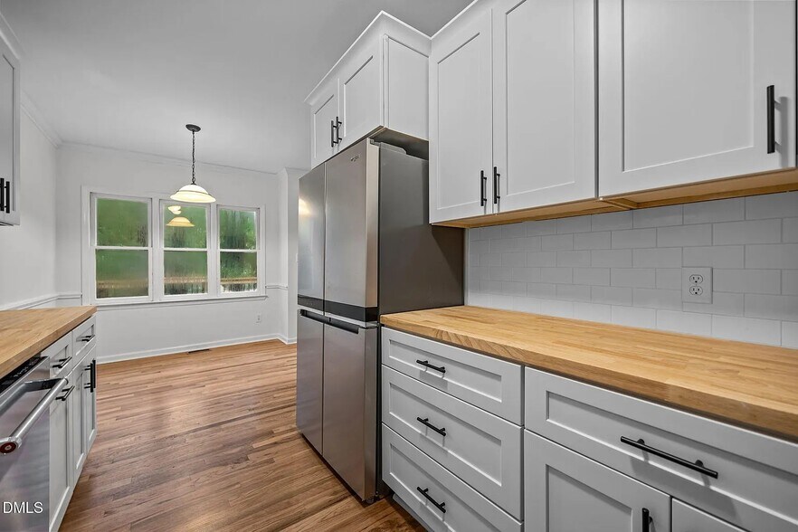 Shared Kitchen - 1033 Oak Lake Ct