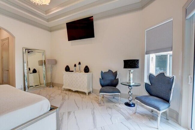 Building Photo - 6735 Royal Orchid Cir