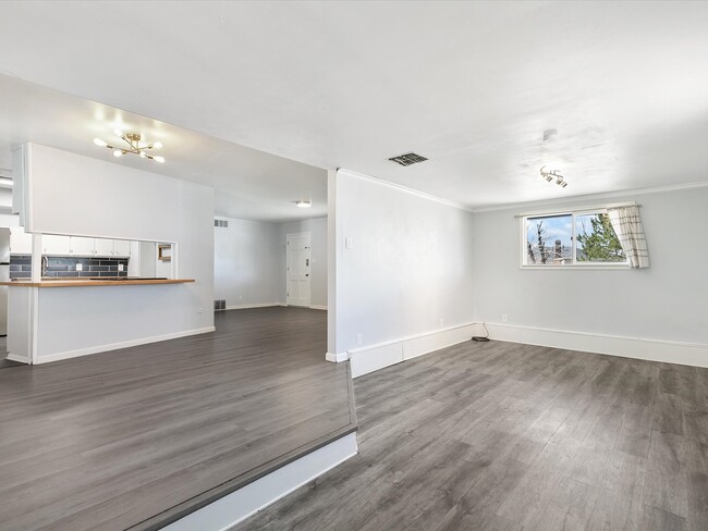 Building Photo - 1708 Probasco Way