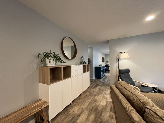 Building Photo - Charming Home Near Nike Campus with Vaulted Ceilings & Updated Kitchen