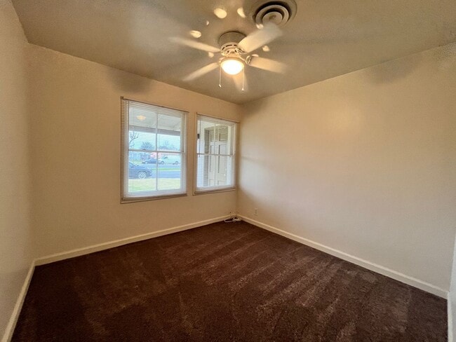 Building Photo - Centrally located 3-bedroom house