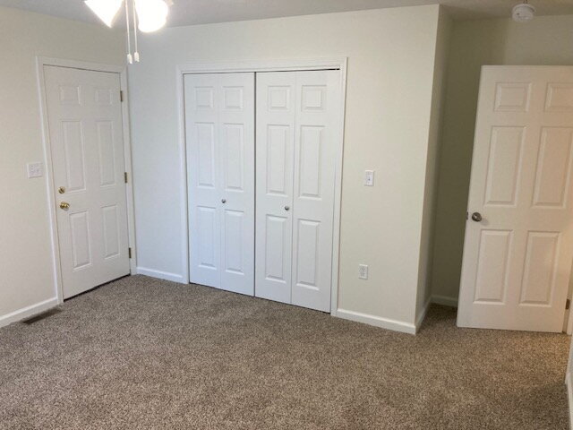 Building Photo - Single Level 2 Bed Apartment with Garage