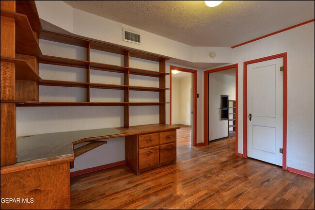 Building Photo - 1100 Kelly Way