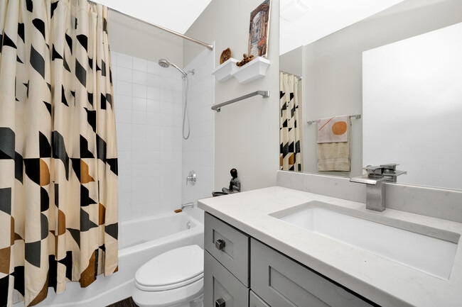 Building Photo - 550 W Fulton St