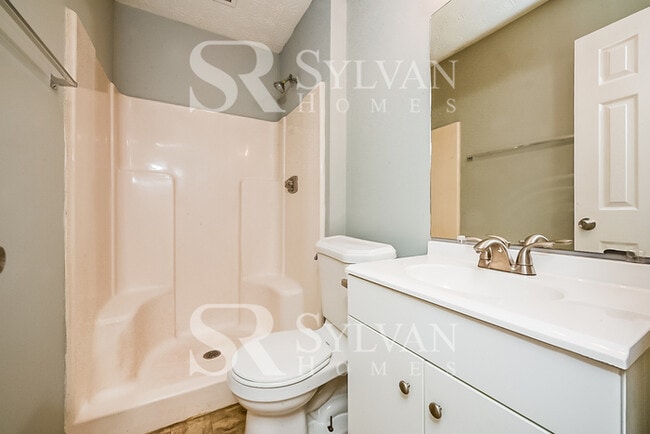 Building Photo - The living is easy in this 3 bedroom, 2 bathroom home