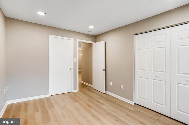 Building Photo - 1603 Carriage House Terrace