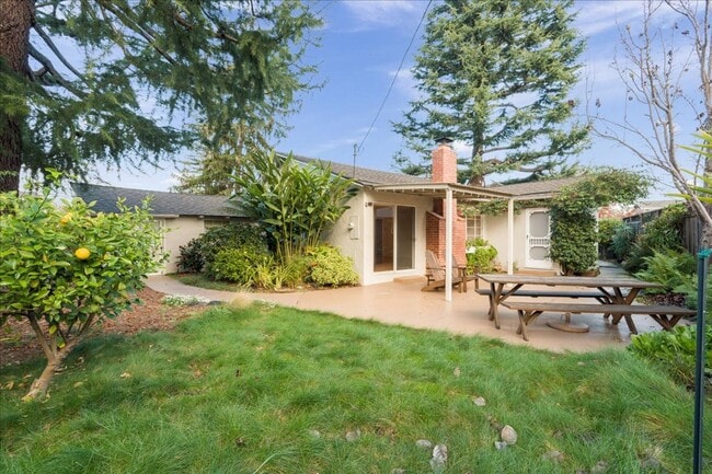 Building Photo - 3 bed 2 bath home with washer/dryer in Mountain View