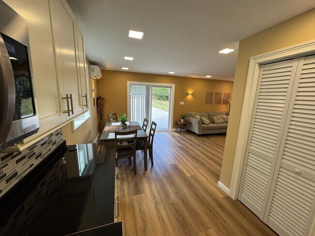 Building Photo - FIRST MONTH OF RENT FREE!!!!!!