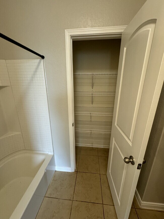 Building Photo - 3-bed 2-bath 2-car garage in Magnolia Spri...