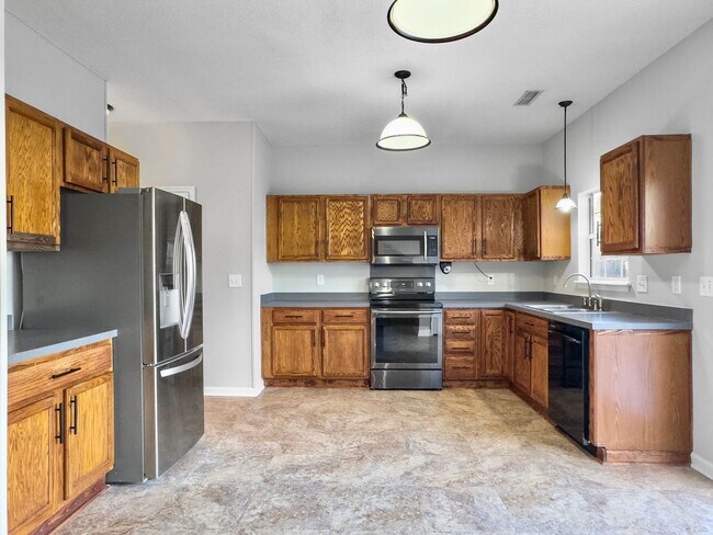 Building Photo - 4080 Laurelwood Dr