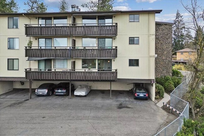 Building Photo - 844 W Cliff Dr