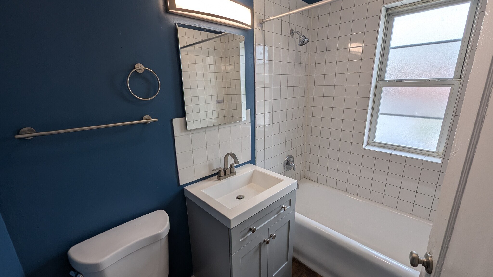 Building Photo - 7416 N Rogers Ave