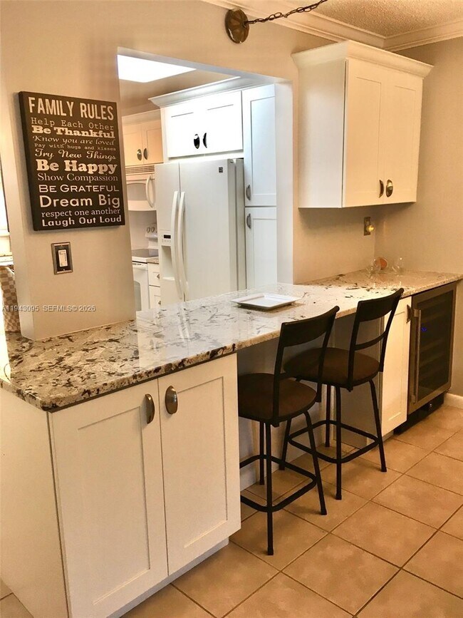 Building Photo - 9410 N Hollybrook Lake Dr