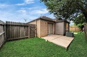 Building Photo - 210 Squires Bend