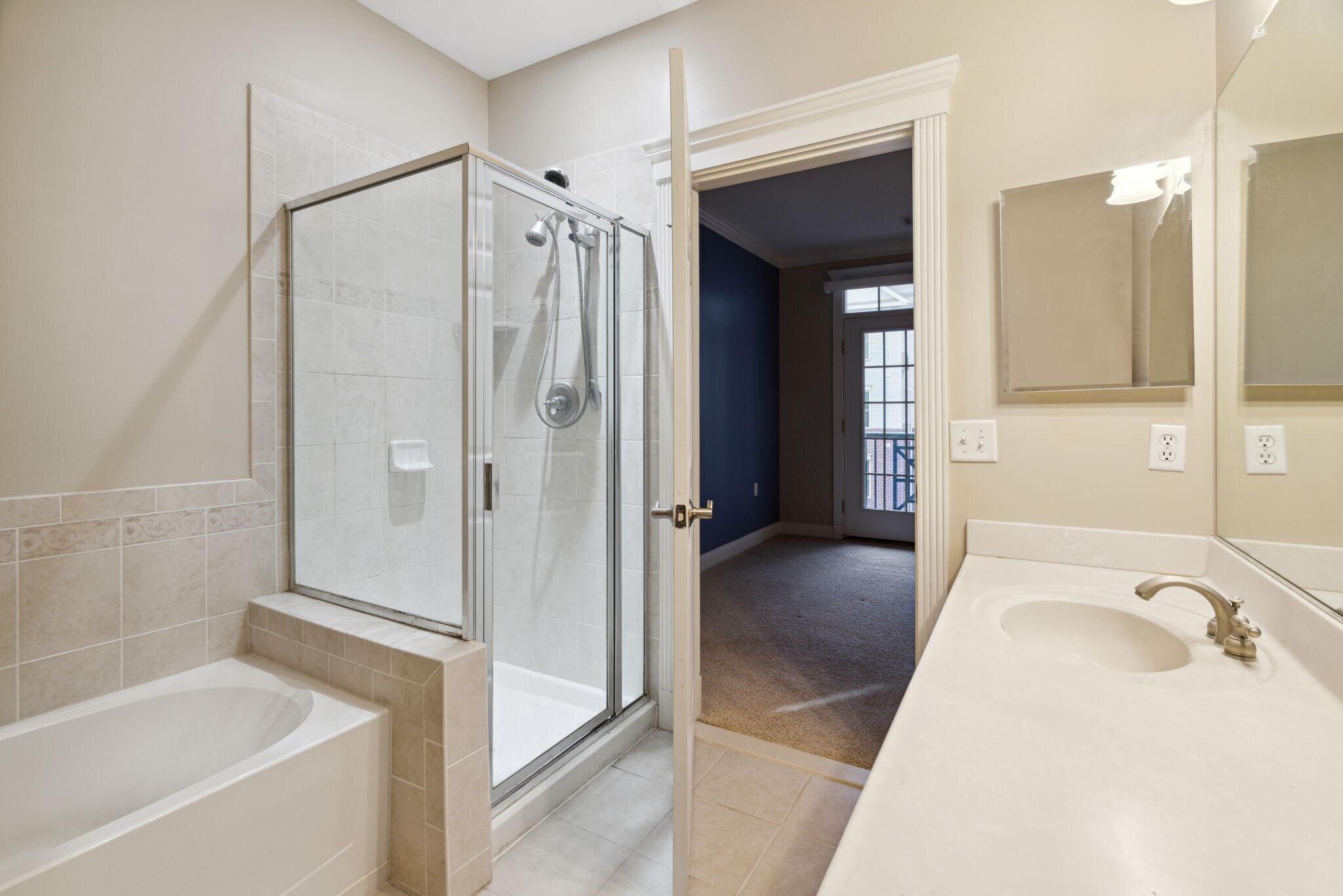 Building Photo - 300 W Elm St