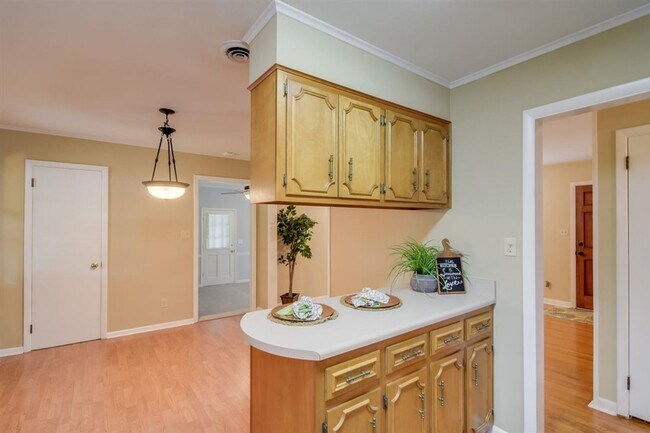 Building Photo - 3649 Lynnwood Dr