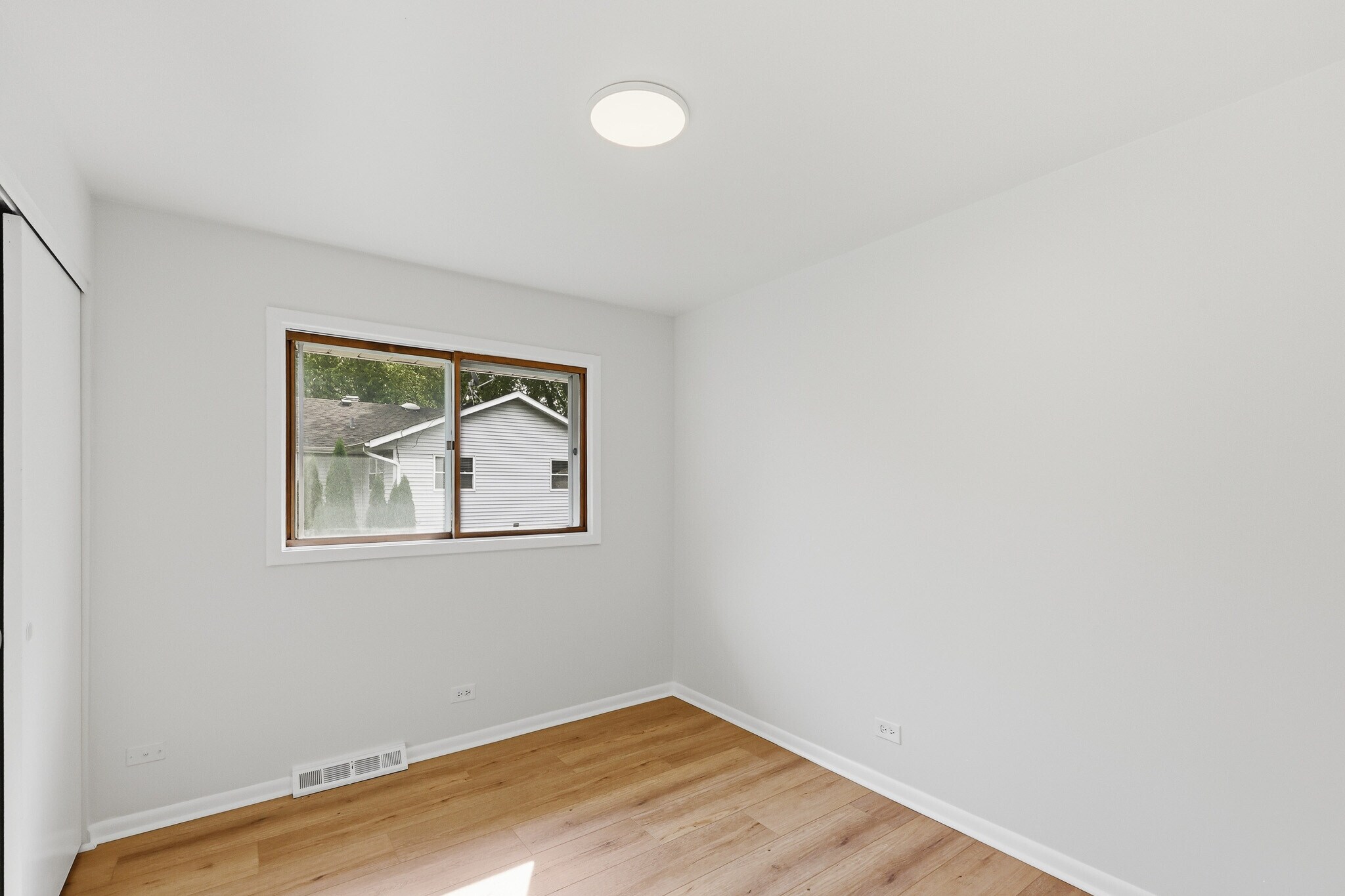 Building Photo - 849 Pear Tree Ln