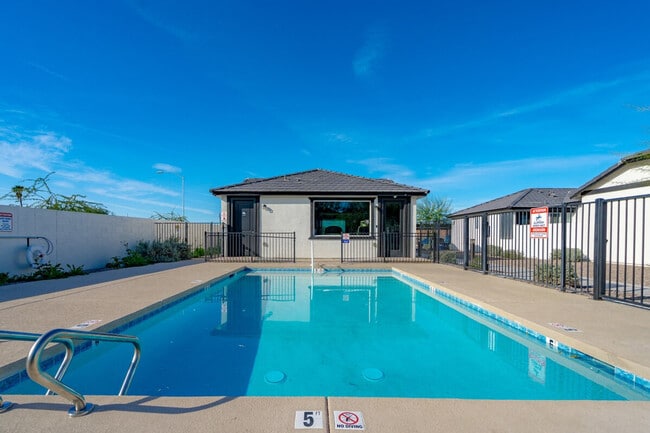 Building Photo - 6606 W Paradise Ln