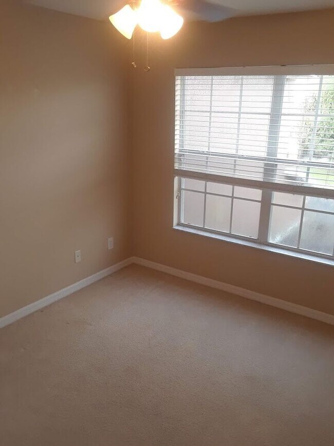 Building Photo - Must see beautiful 3 bedrooms and 2.5 Bath...