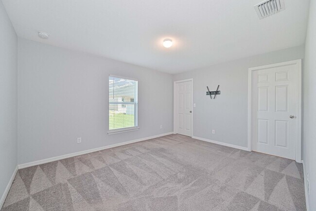 Building Photo - Spacious Three-Bedroom Home with Open Floor Plan, Large Yard