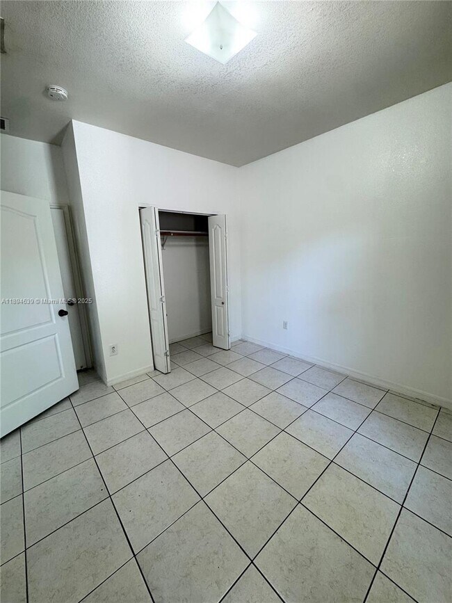 Building Photo - 2 bedroom in North Miami Beach FL 33181