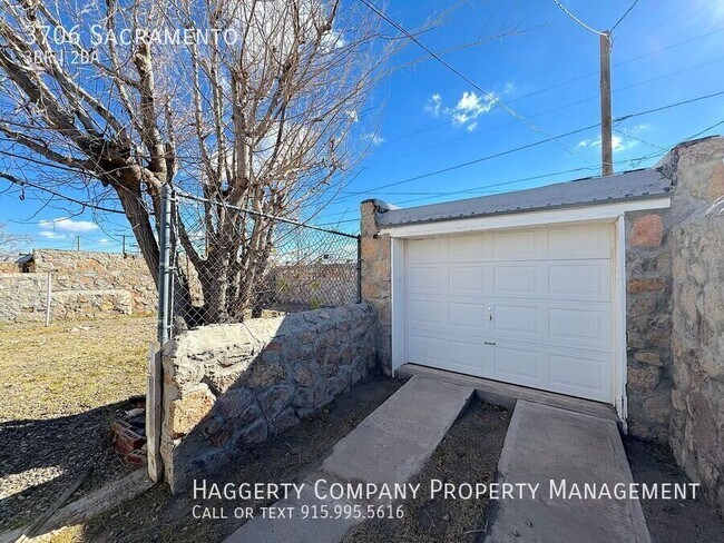 Building Photo - 3706 Sacramento-