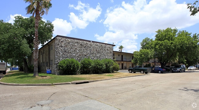 Primary Photo - Stone Manor
