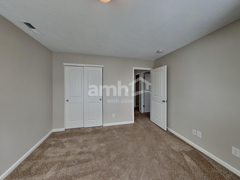 Building Photo - 1183 Fiesta Dr