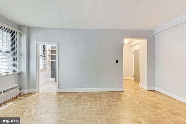 Building Photo - 1010 25th St NW