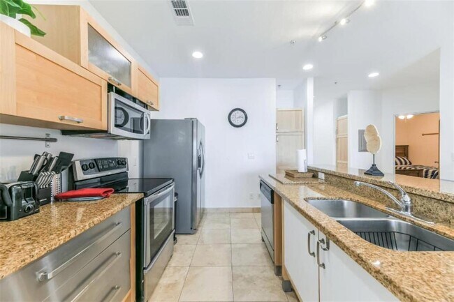 Building Photo - 9420 Seawall Blvd