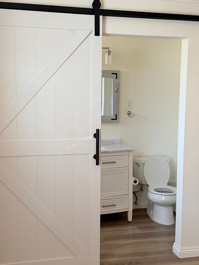 Building Photo - Beautifully Updated 3 Bed, 2 Bath Home in West Vista