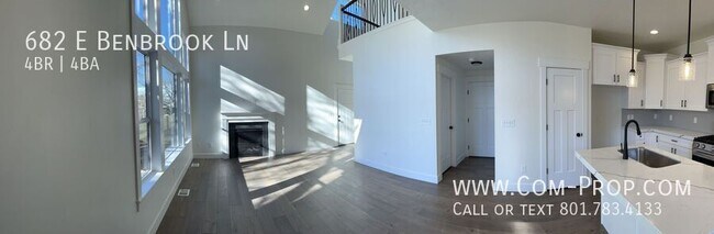 Building Photo - 682 E Benbrook Ln