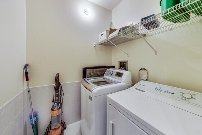 Building Photo - 130 S Canal St