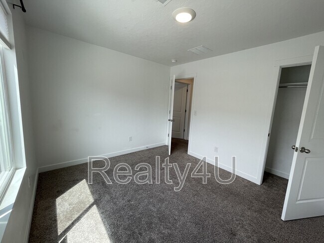 Building Photo - 1088 Waterway Ln