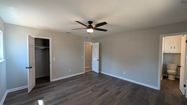 Building Photo - 991 Cheryl Dr