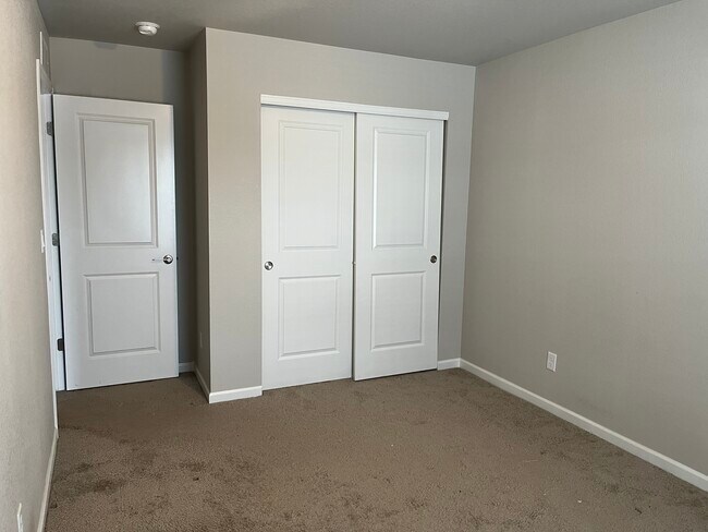 Building Photo - 656 Stonebridge Dr