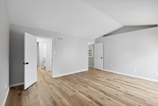 Building Photo - 103 Village Circle Dr