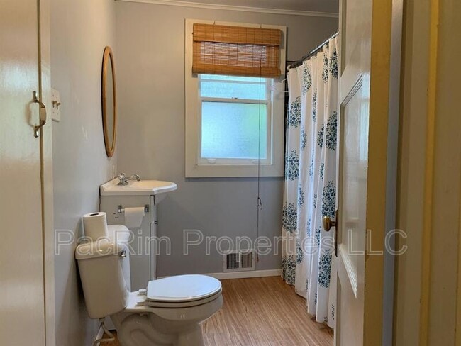 Building Photo - 1303 H St